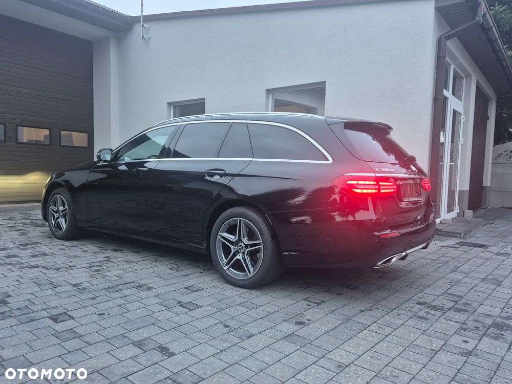 Mercedes-Benz E-Class 2022 photo 4