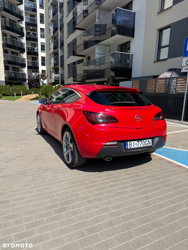 Opel Astra 2011 photo 3
