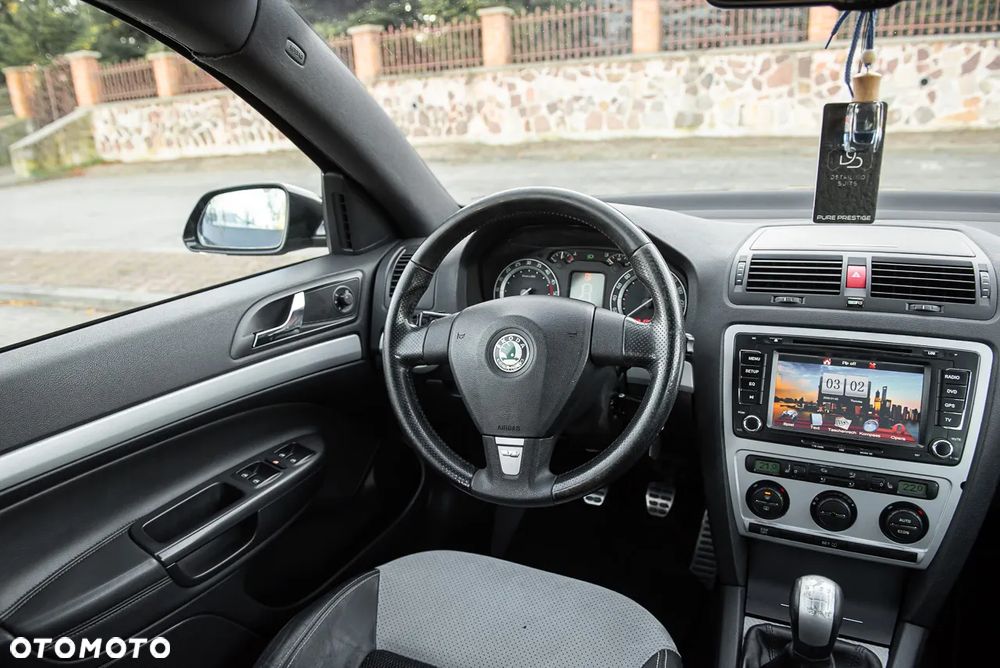 Skoda Octavia Combi 2.0 TDI CR DPF RS - 23