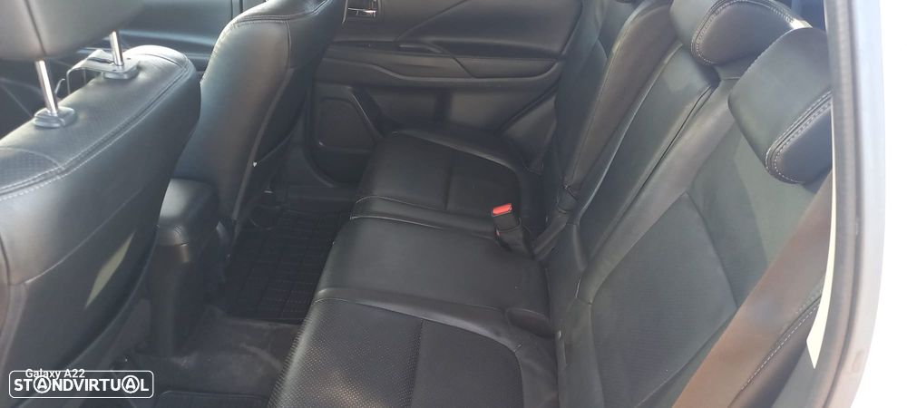 Mitsubishi Outlander 2.2 DI-D Intense - 14
