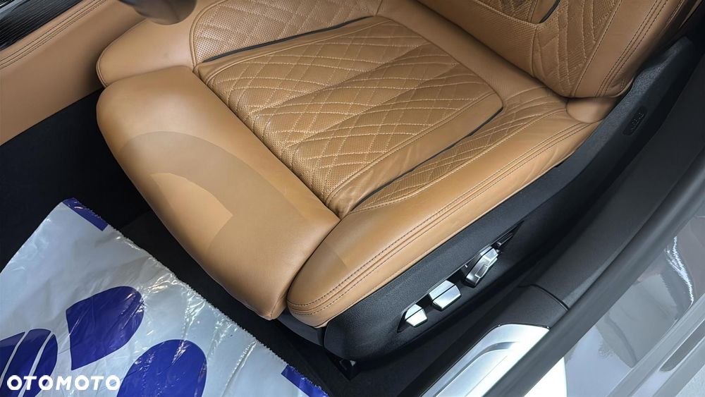 BMW Seria 7 730d xDrive mHEV sport - 13