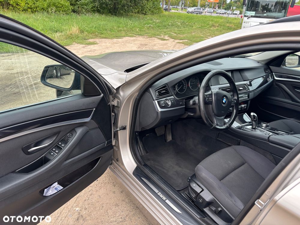 BMW Seria 5 520d - 24