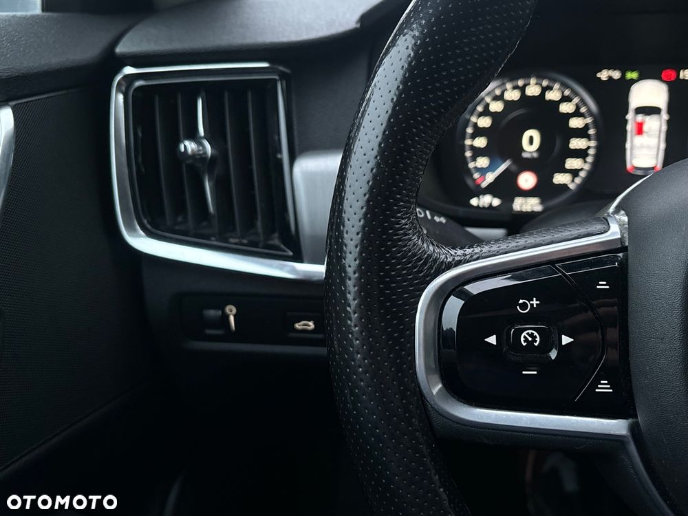Volvo V90 D5 AWD Geartronic Momentum - 32