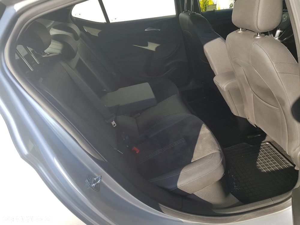 Opel Astra 1.2 T Business Elegance S&S - 11