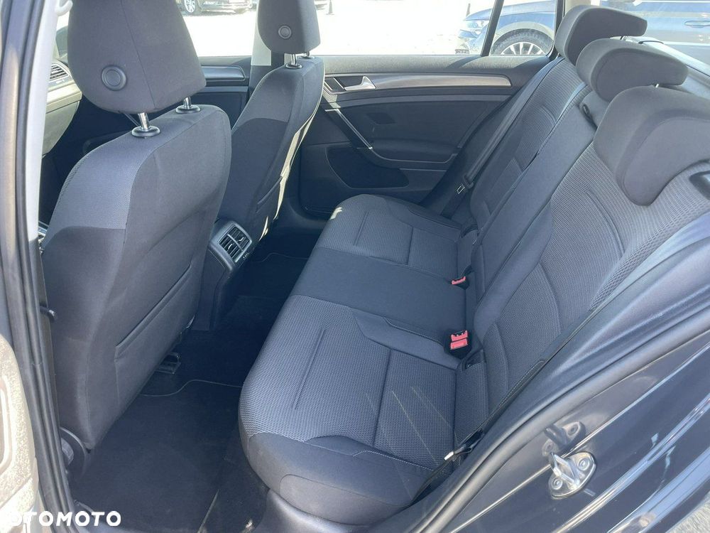Volkswagen Golf - 23