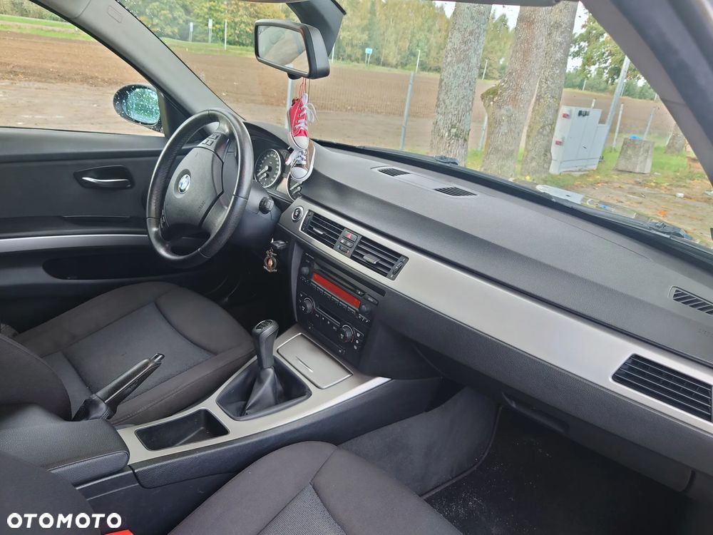 BMW Seria 3 320i - 14