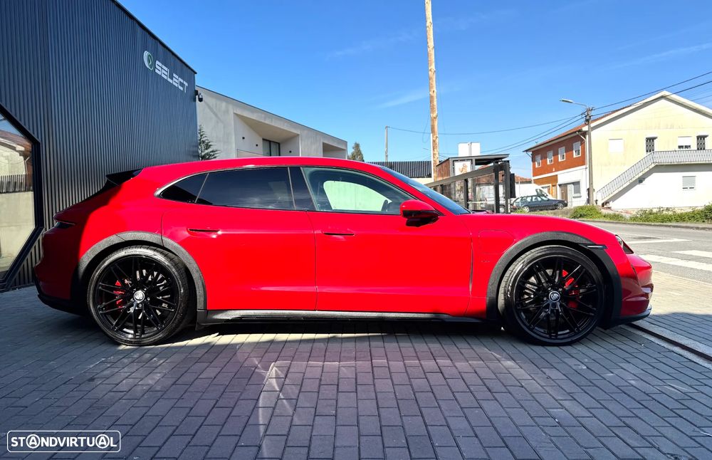 Porsche Taycan Cross Turismo 4 - 5