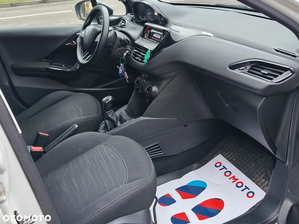 Peugeot 208 - 16