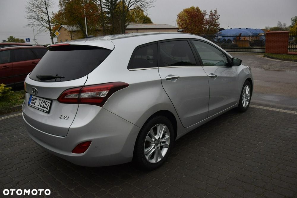 Hyundai i30 1.6 CRDi Fifa World Cup Edition - 13