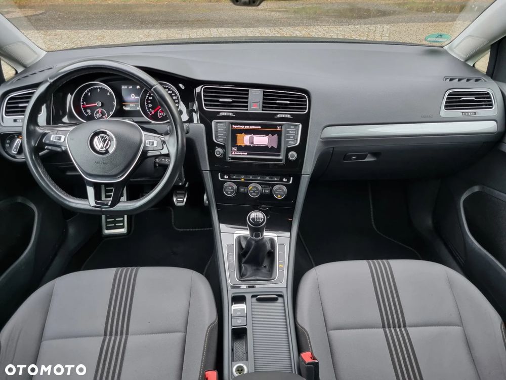 Volkswagen Golf - 25