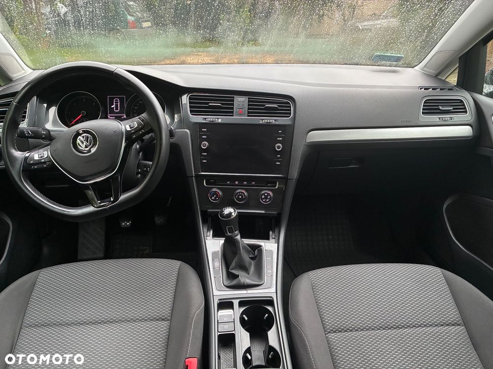 Volkswagen Golf - 6
