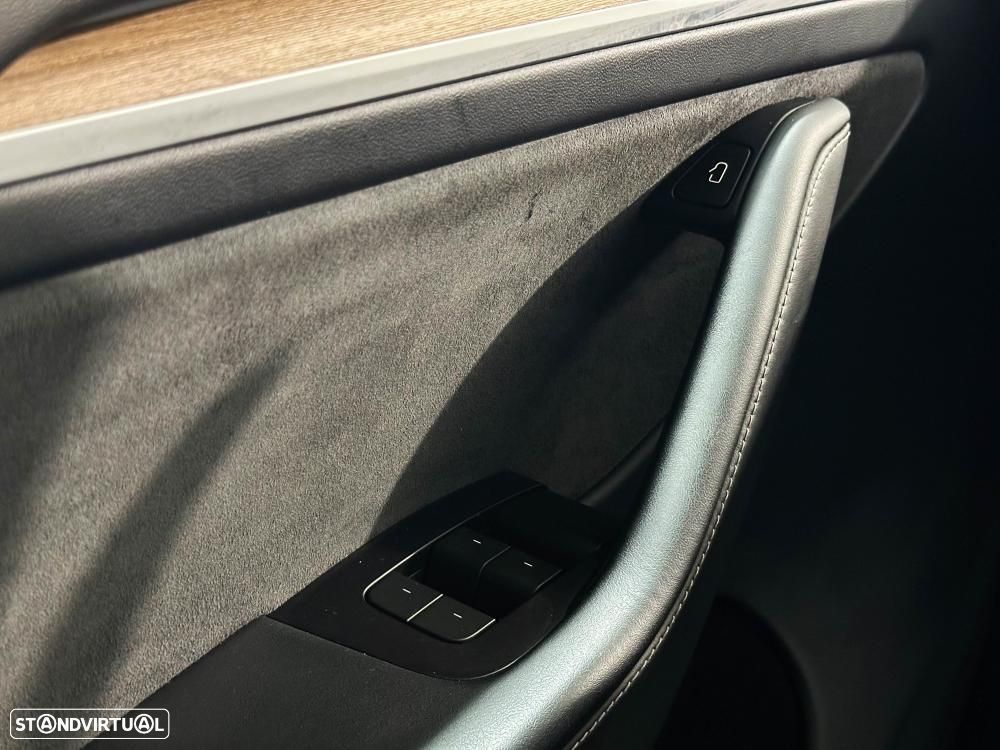 Tesla Model Y Performance Dual Motor AWD - 46