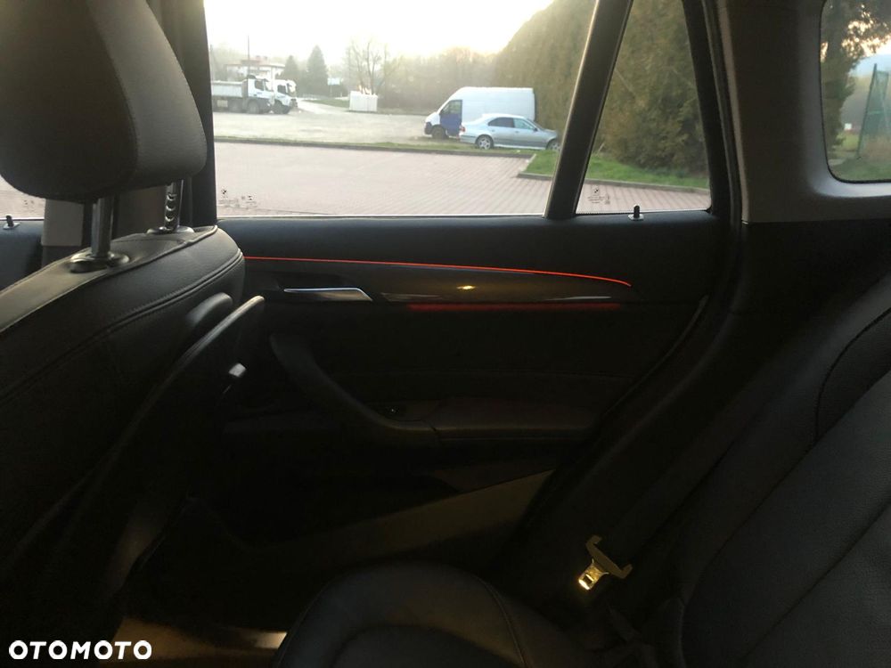 BMW X1 sDrive18d xLine - 24