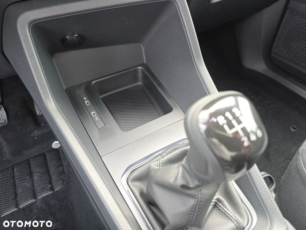 Volkswagen Caddy Caddy silnik: 2,0 l TDI EU6 SCR 102 KM / skrzynia biegów: manualna 6-biegowa rozstaw osi: 2970 mm - 19