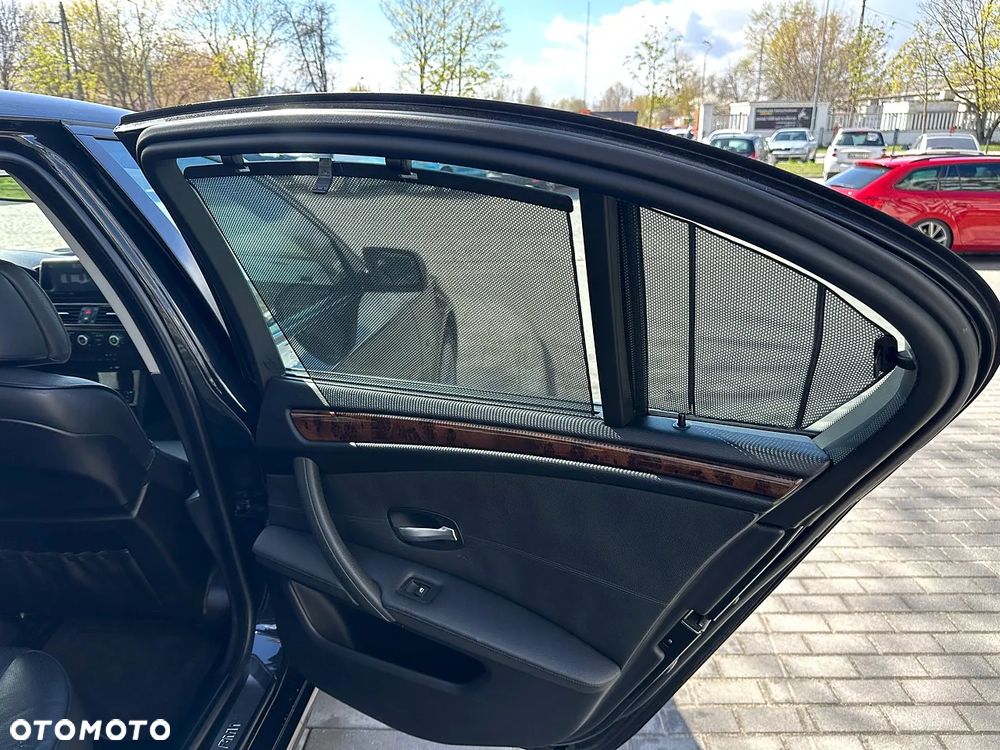 BMW Seria 5 530i xDrive - 15