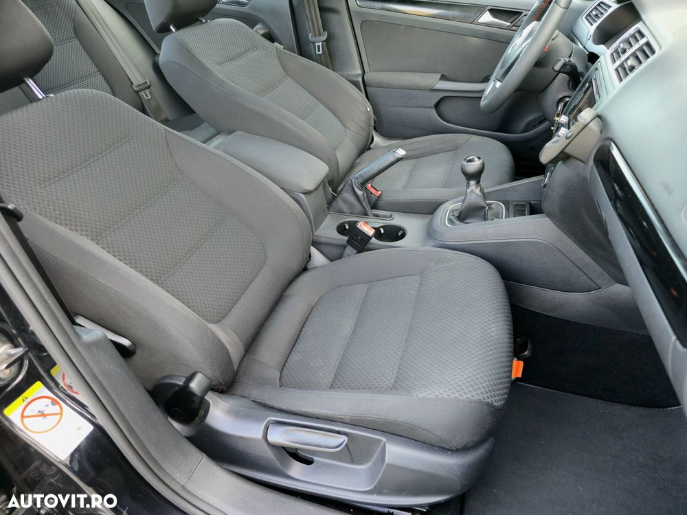 Volkswagen Jetta - 13