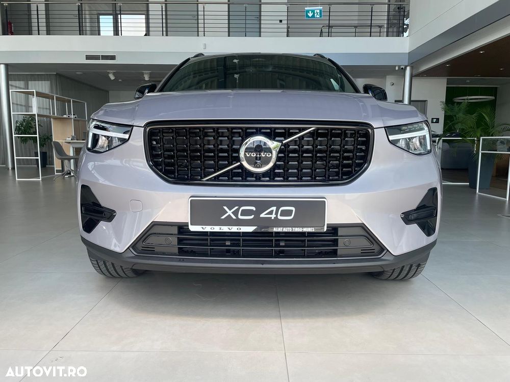 Volvo XC 40 B3 AT FWD MHEV Plus Dark - 2