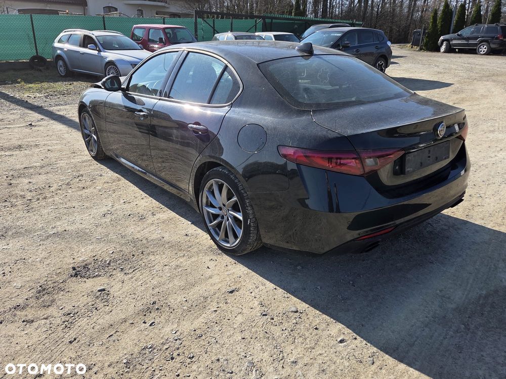 Alfa Romeo Giulia 2.2 AT8 - 2