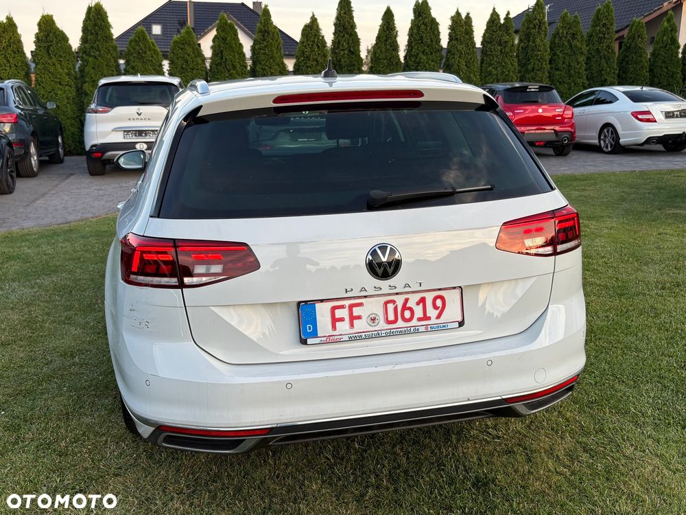 Volkswagen Passat Variant 2.0 TDI EVO Elegance DSG - 13