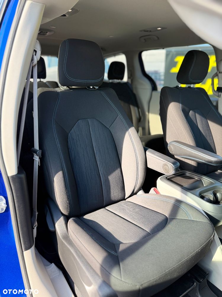 Chrysler Pacifica - 30