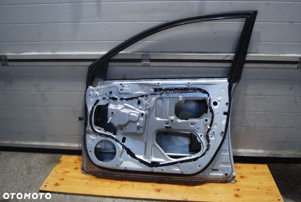 DRZWI PRAWE PRZEDNIE TOYOTA AVENSIS T25 LIFT - 7