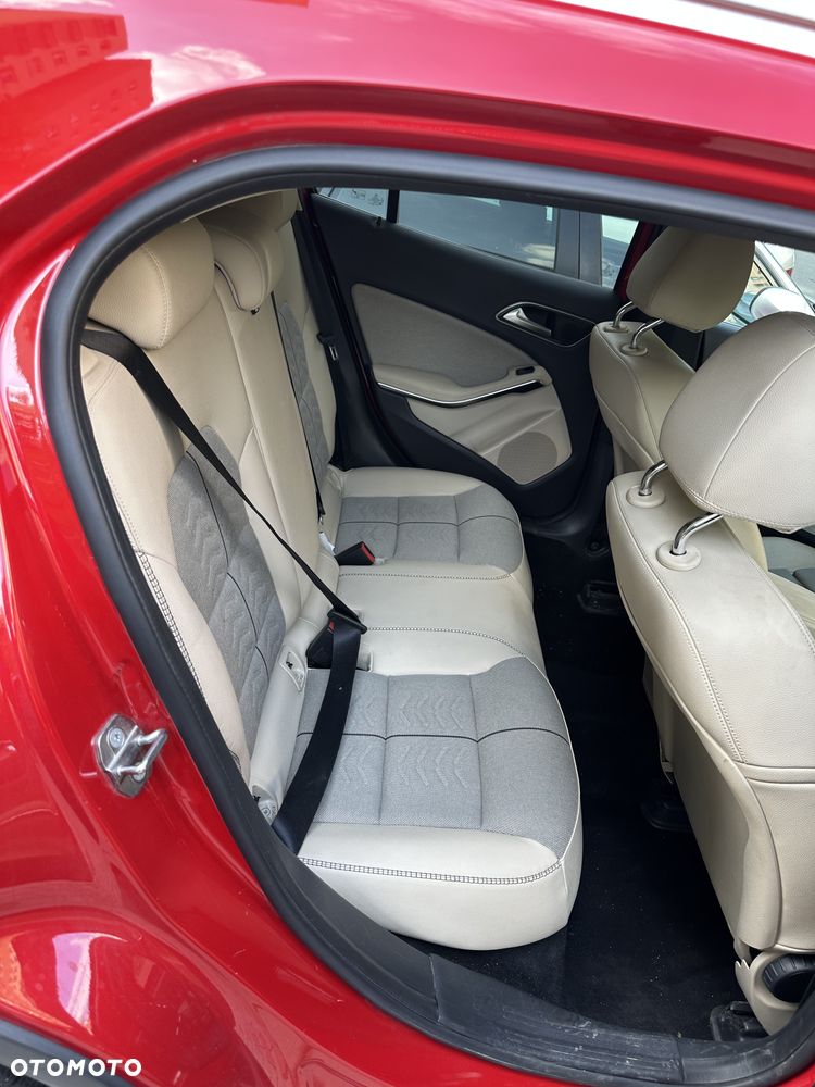 Mercedes-Benz GLA 180 d 7G-DCT - 8