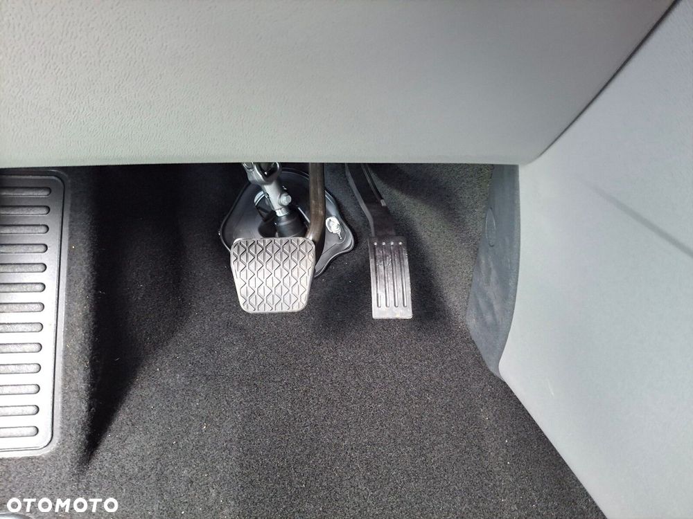 Volkswagen Caravelle - 18