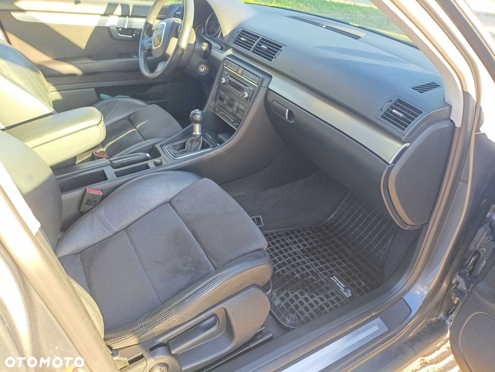Audi A4 Limousine - 8