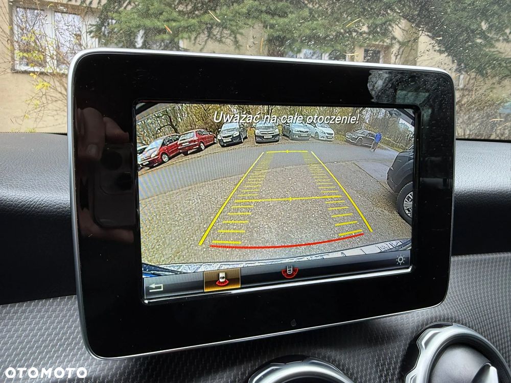 Mercedes-Benz GLA 180 7G-DCT - 18