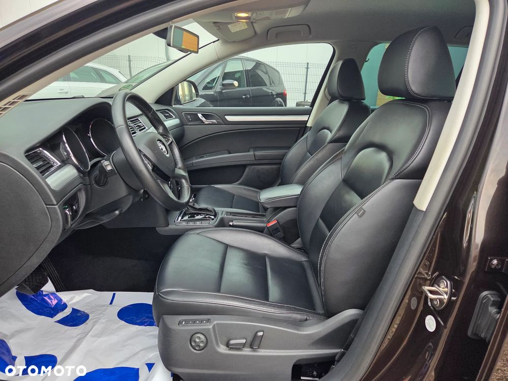 Skoda Superb 2.0 TDI DSG Exclusive - 32