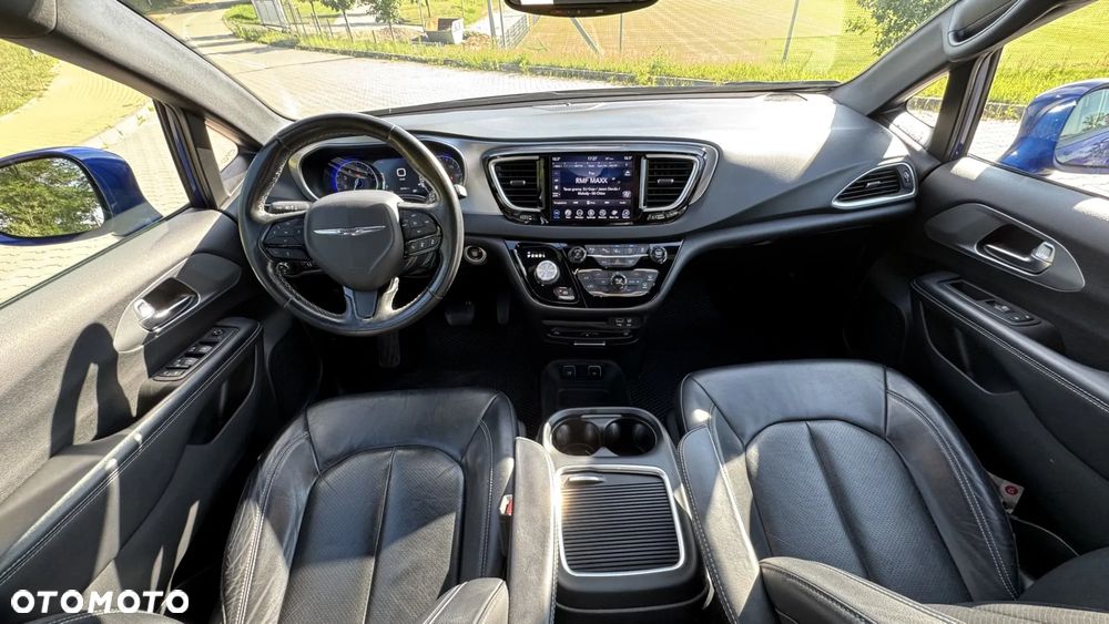 Chrysler Pacifica - 11