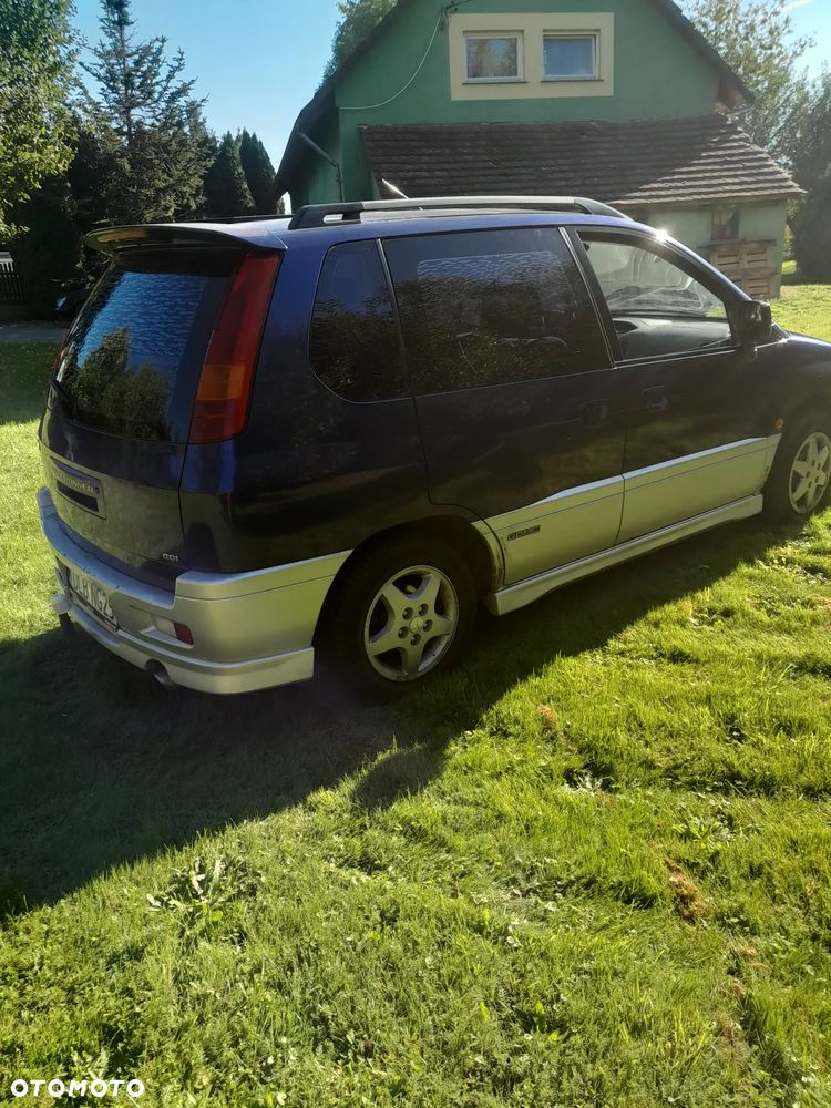 Mitsubishi Space Runner - 4