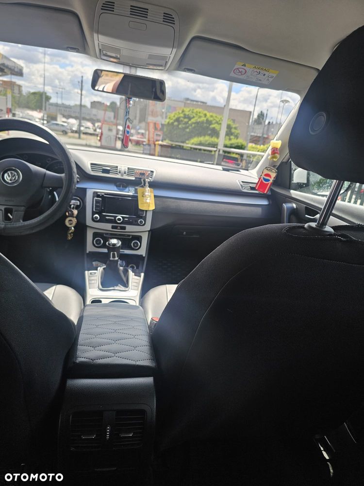 Volkswagen Passat 2.0 TDI Comfortline - 11