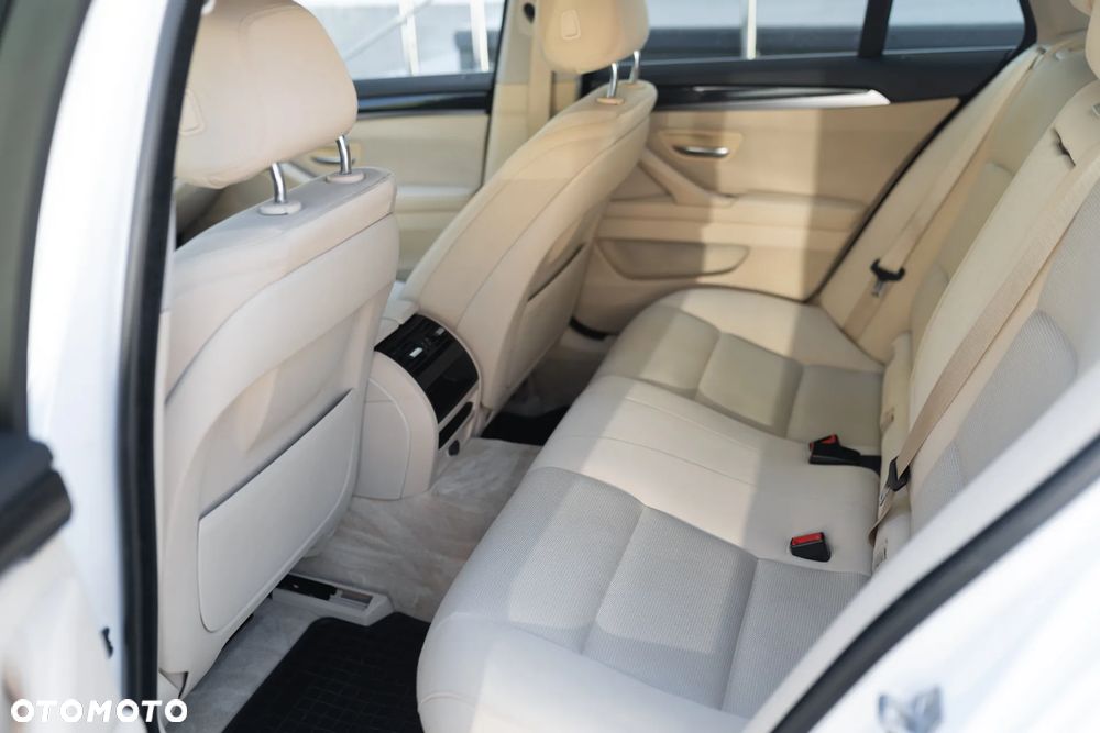 BMW Seria 5 520d xDrive - 17