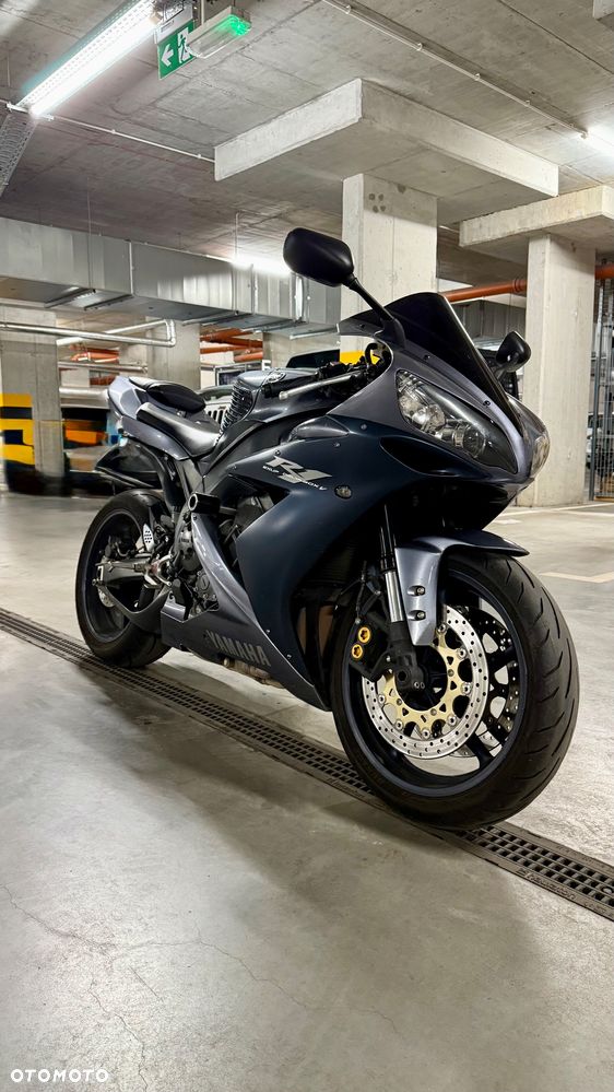 Yamaha R1 - 5