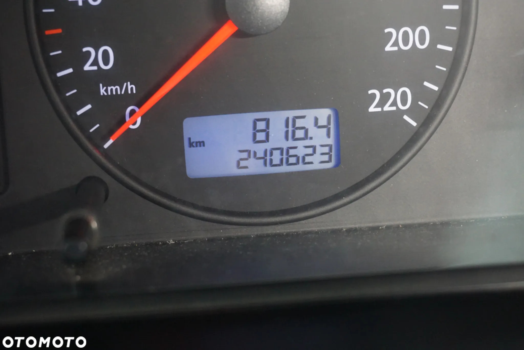 Volkswagen Caravelle - 28