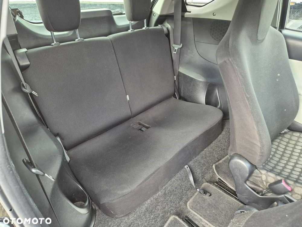 Toyota iQ - 10