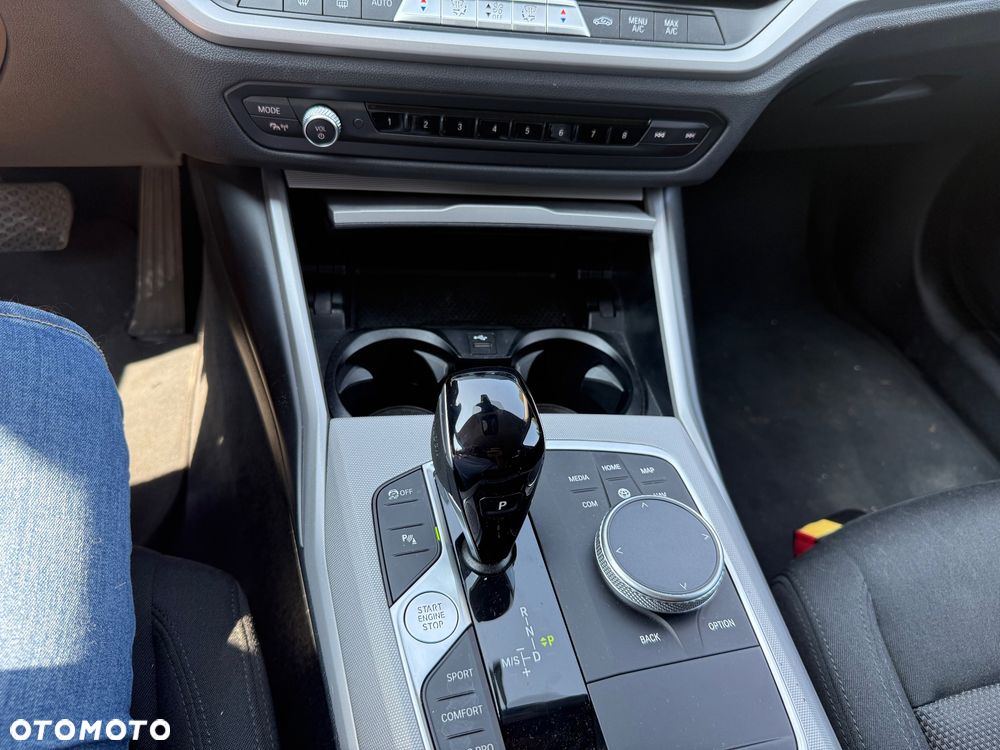 BMW Seria 3 320d MHEV Luxury Line - 10