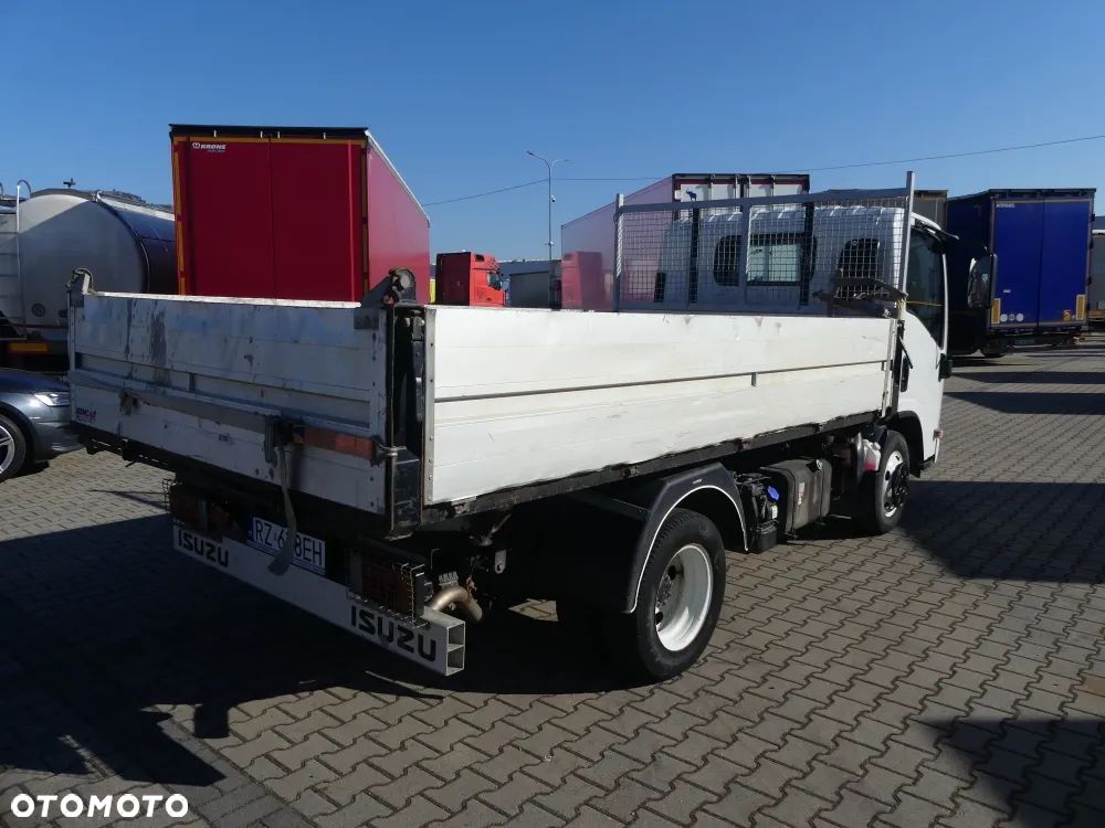 Isuzu M27 - 4