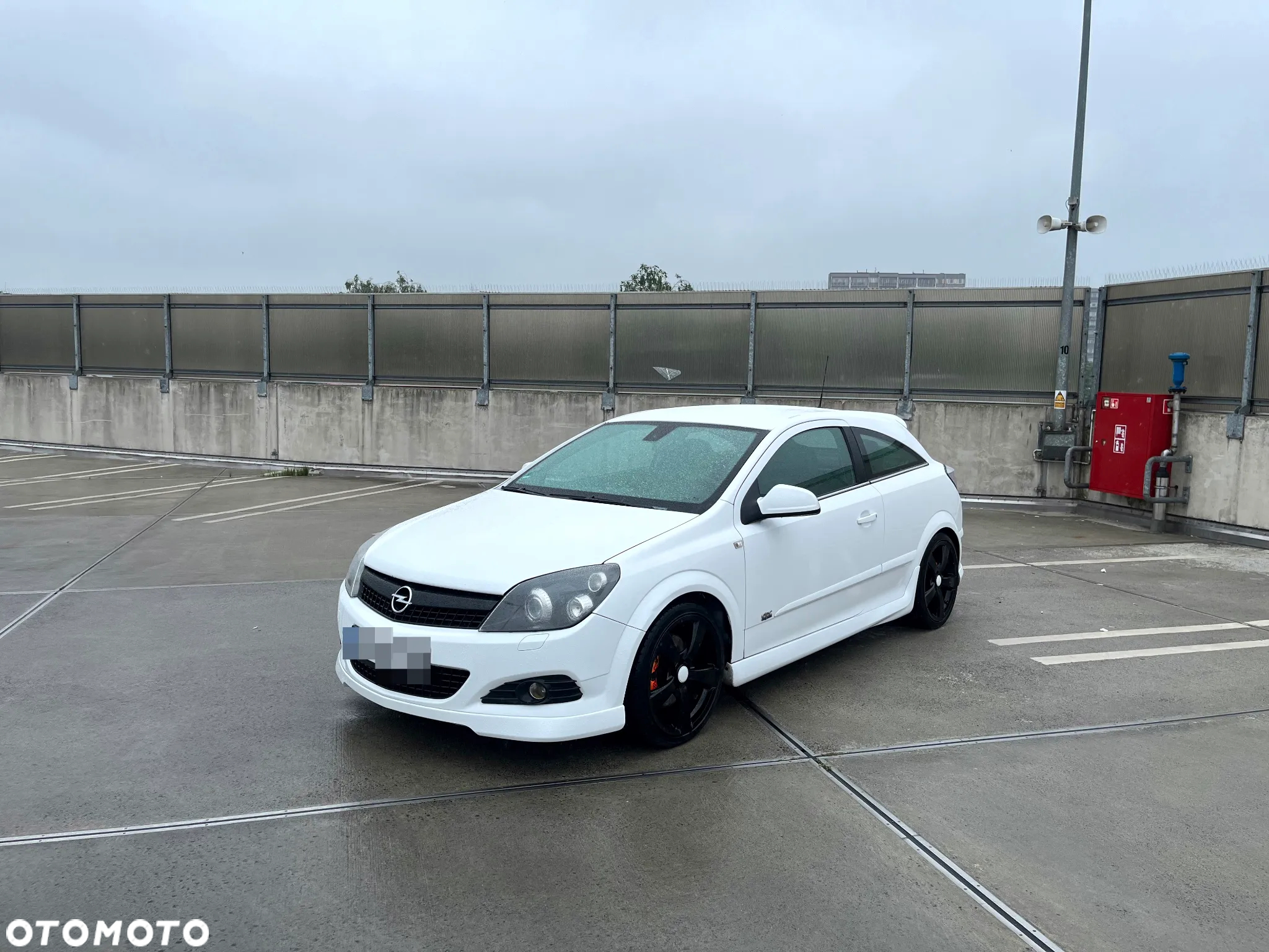 Opel Astra GTC 1.6 Turbo Sport - 4