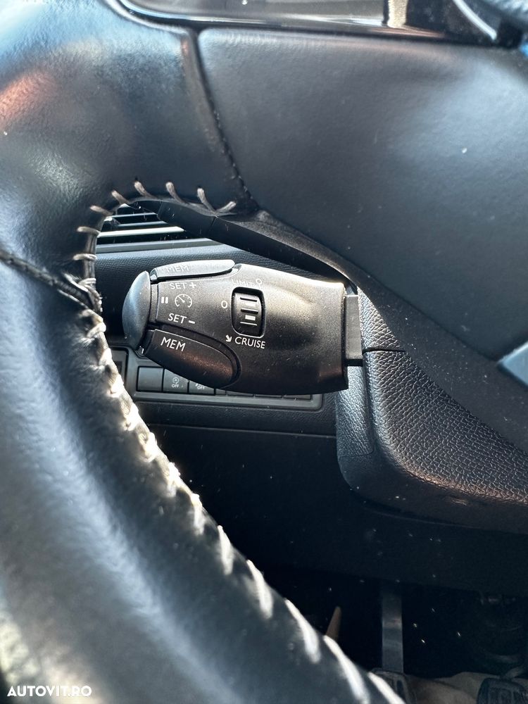 Peugeot 308 1.2 L PureTech Turbo Allure - 12