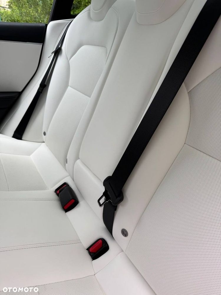 Tesla Model 3 - 8