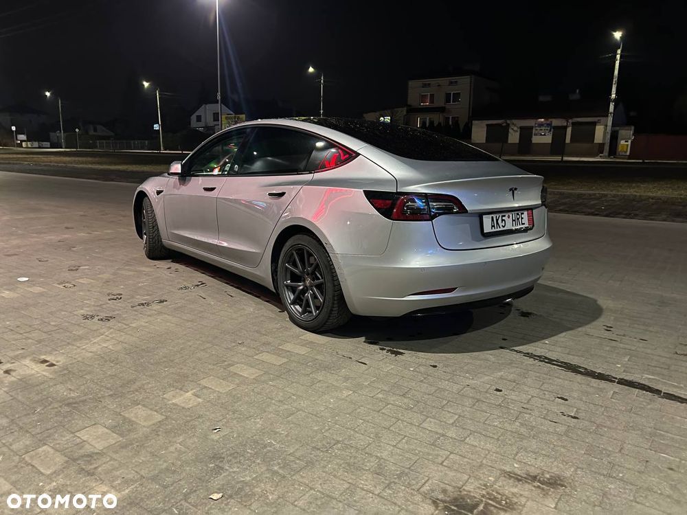 Tesla Model 3 - 10