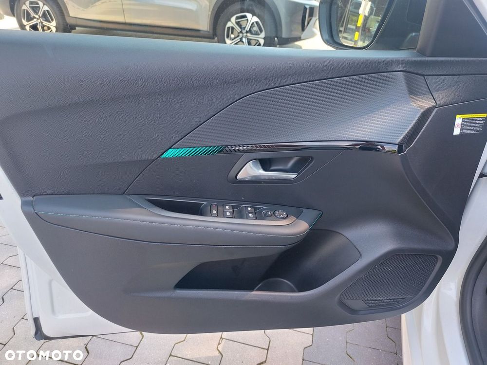 Peugeot 208 - 13