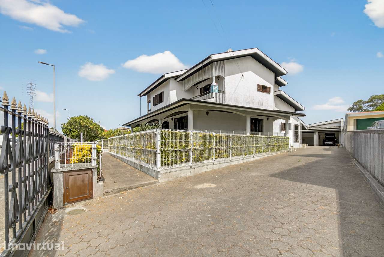 Moradia 4 frentes c/3995m2 terreno - Grande imagem: 2/60