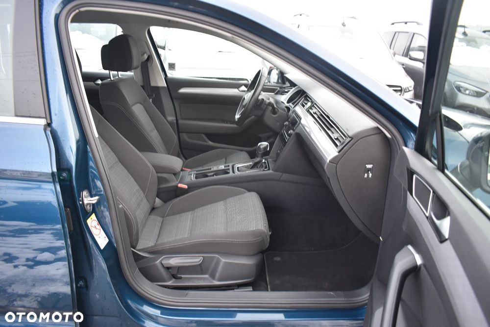 Volkswagen Passat Variant 2.0 TDI EVO Business DSG - 17