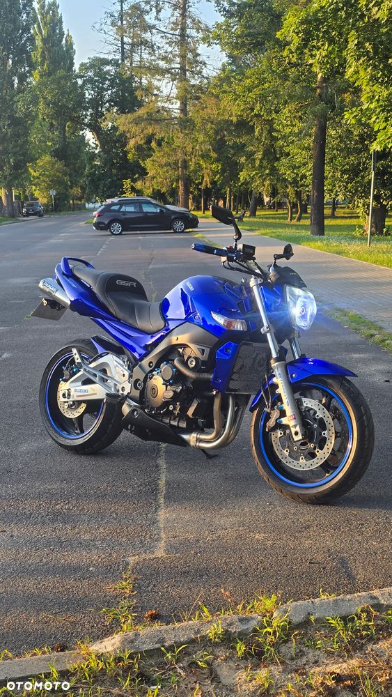 Suzuki GSR - 7