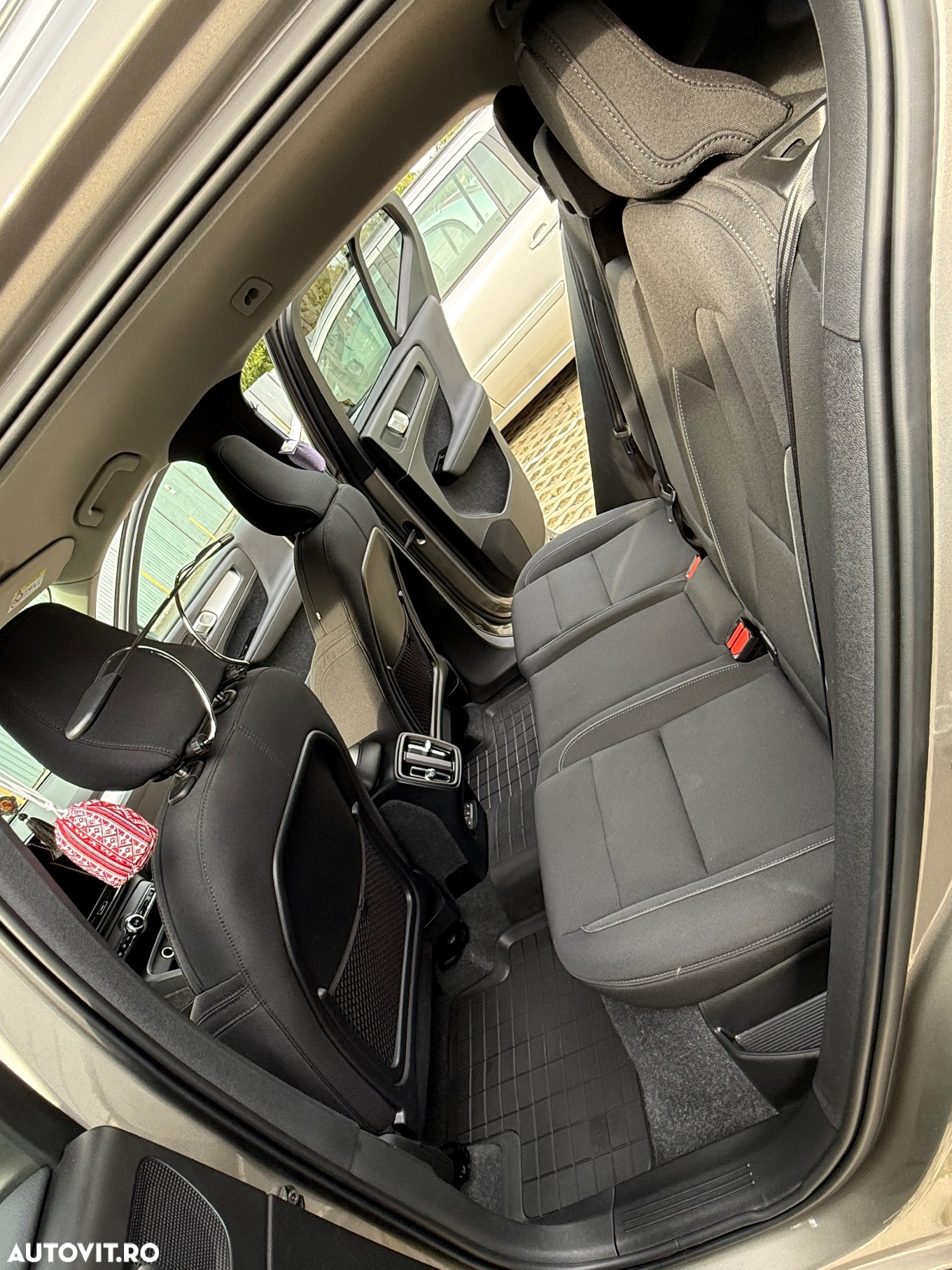 Volvo XC 40 B4 AT8 AWD Mild Hybrid Momentum Pro - 11