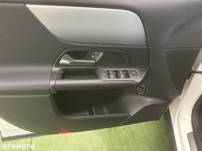 Mercedes-Benz GLA 200 - 12