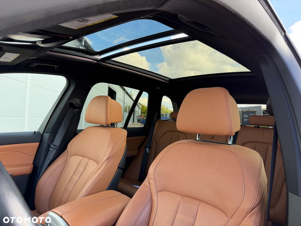 BMW X5 xDrive40i mHEV - 34